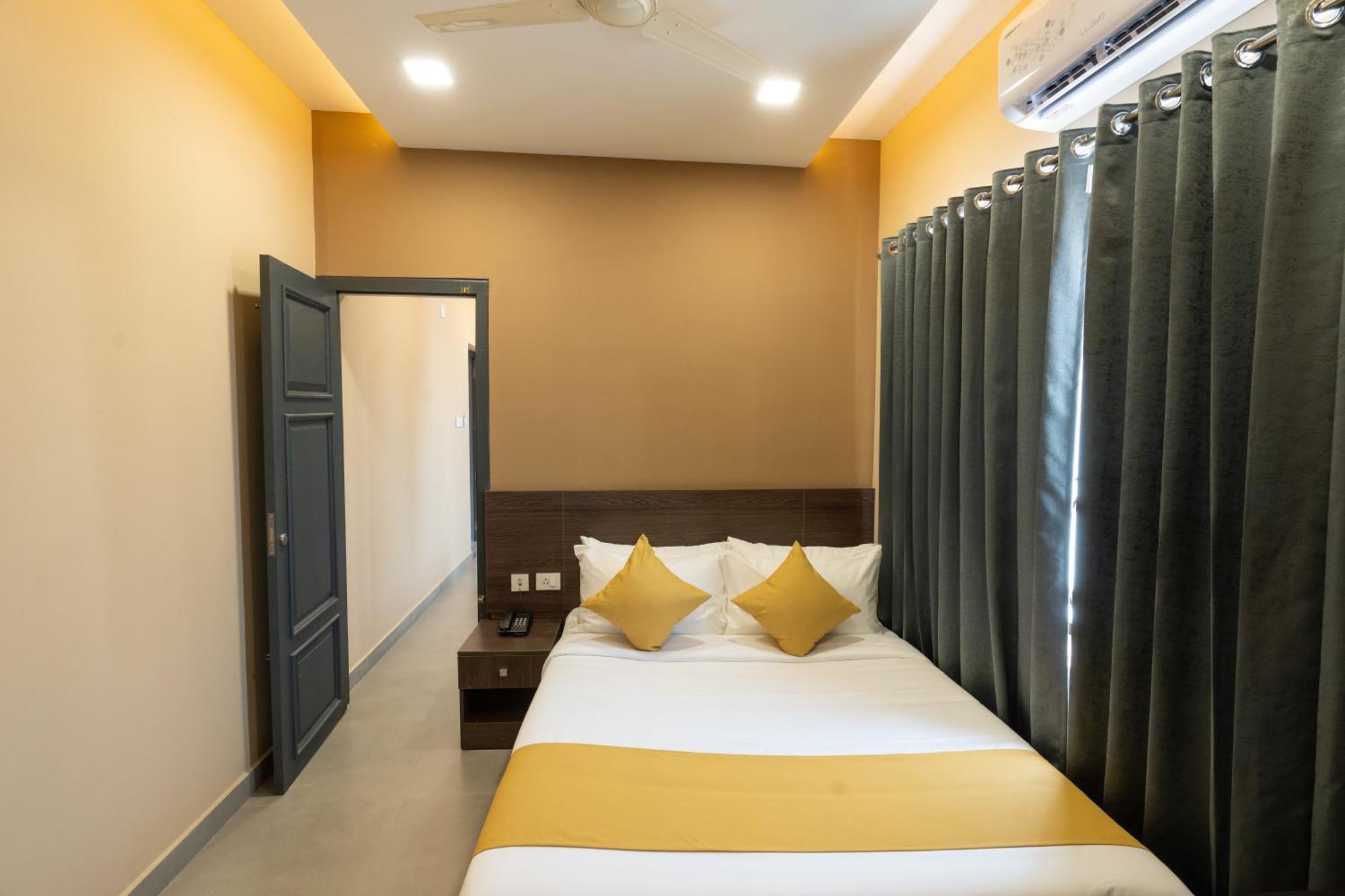 Court 11 By Dimora Hotel Kochi Exterior photo